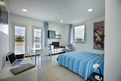 Photo of the whole room, Decorative detail