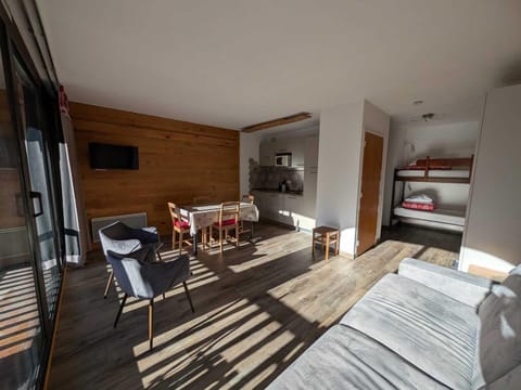 Studio cosy proche pistes et commerces avec balcon - FR-1-445-124 Apartment in Montgenèvre