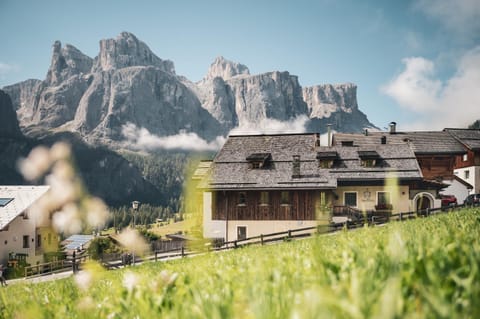 Property building, Nearby landmark, Natural landscape, Summer, Mountain view