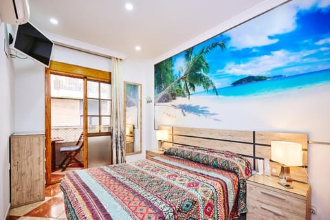 Bed, TV and multimedia, Photo of the whole room, Evening entertainment, Bedroom