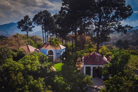 Property building, Day, Natural landscape, Bird's eye view, Garden, Mountain view