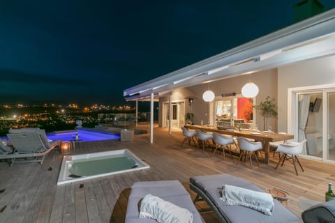 Patio, Facade/entrance, BBQ facilities, Balcony/Terrace, Pool view, Swimming pool