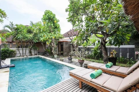 Eddys Cottages & Villa Bed and Breakfast in Kuta
