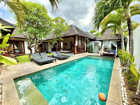 Property building, Patio, Garden view, Pool view, sunbed