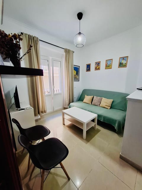 TV and multimedia, Balcony/Terrace, Living room, Photo of the whole room, Seating area, Street view, heating, air conditioner
