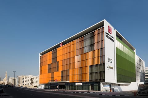 Facade/entrance