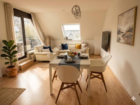 Kitchen or kitchenette, Living room, Food