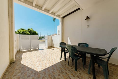 Patio, Dining area