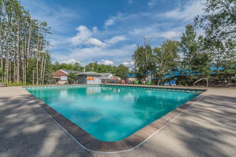 Swimming pool, Swimming pool