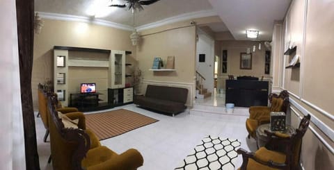 Communal lounge/ TV room, TV and multimedia, Living room, Seating area