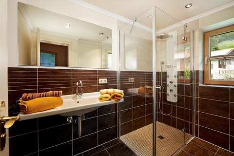 Shower, Bathroom, towels