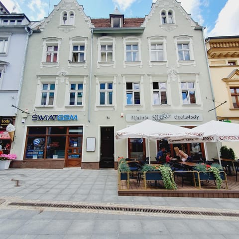 Property building, Location