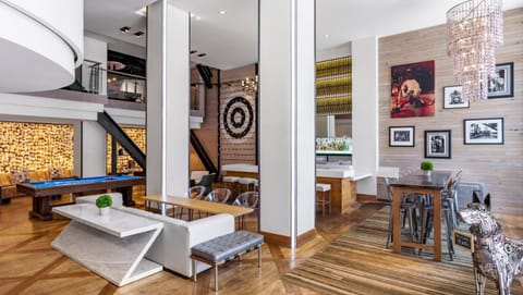 Game Room, Seating area
