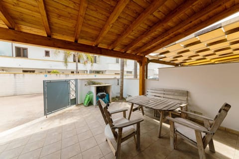 Patio, Dining area