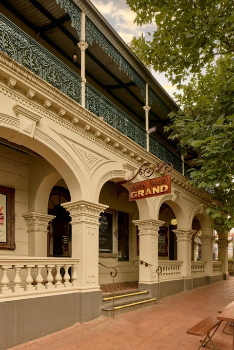 Property building, Facade/entrance