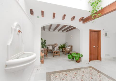 Patio, Communal lounge/ TV room, Lounge or bar, Inner courtyard view
