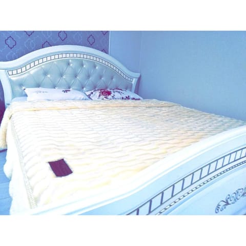 Bed, Text overlay