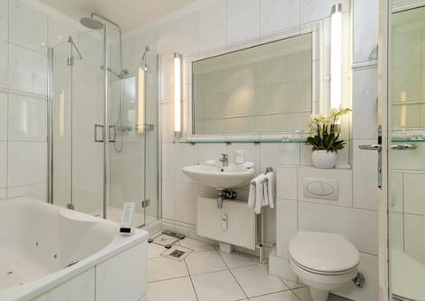 Strandhotel Monbijou GmbH garni Hotel in Westerland