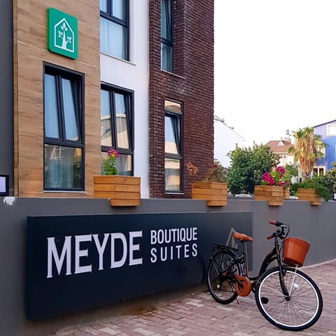 Property building, Facade/entrance, Property logo or sign