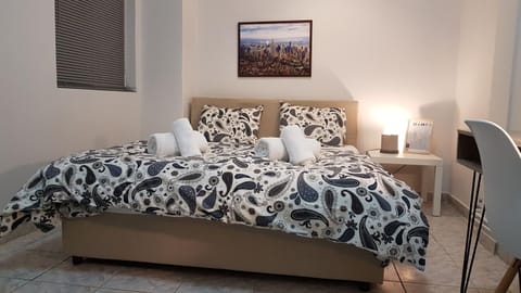 Palette Apartment Chocolate - Athens Center, 6 BD, 3 BATH Apartment in Athens