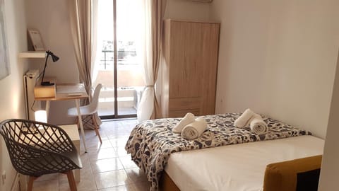 Palette Apartment Chocolate - Athens Center, 6 BD, 3 BATH Apartment in Athens