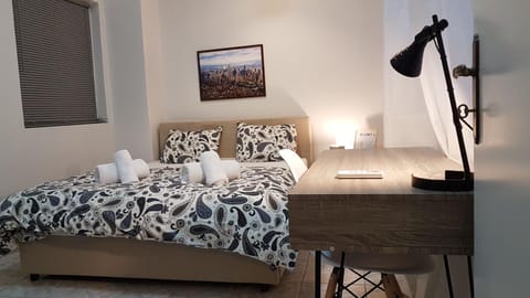 Palette Apartment Chocolate - Athens Center, 6 BD, 3 BATH Apartment in Athens