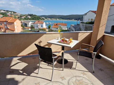 Balcony/Terrace, children, Family
