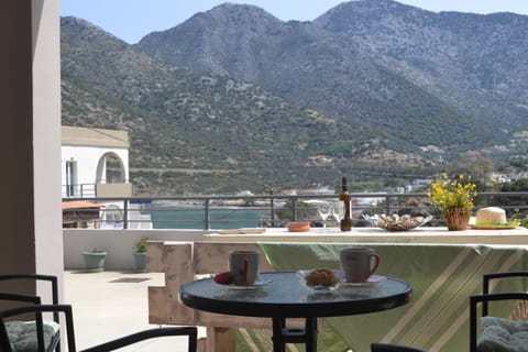 Patio, Day, Natural landscape, View (from property/room), Balcony/Terrace, Dining area, Mountain view