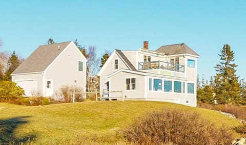 Property building, Day, Natural landscape, Garden, Garden view