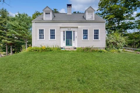 Property building, Day, Natural landscape, Garden, Garden view