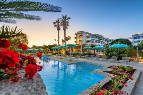 Property building, Pool view