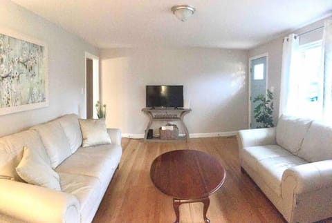 TV and multimedia, Living room, Internal: Not applicable to any particular room