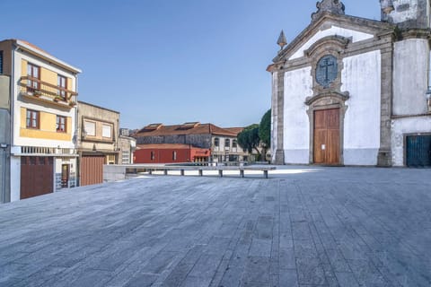 Property building, Nearby landmark, Neighbourhood