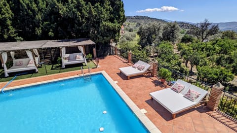 Spring, Day, Natural landscape, Garden, View (from property/room), Balcony/Terrace, Garden view, Mountain view, Pool view, Swimming pool, sunbed