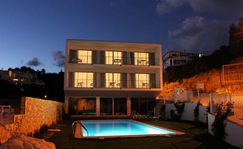 Swimming pool, Swimming pool