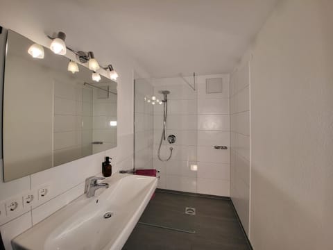 Shower, Bathroom, Facility for disabled guests, towels