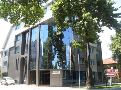 Property building, Day, Street view, Location, Parking