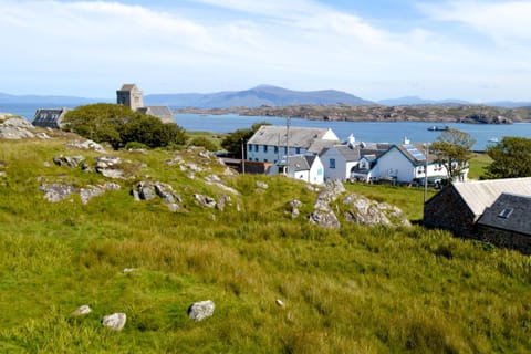 Property building, Neighbourhood, Natural landscape, Landmark view, Sea view