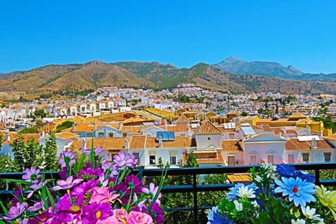 Balcony/Terrace, On site, City view, Mountain view, Street view