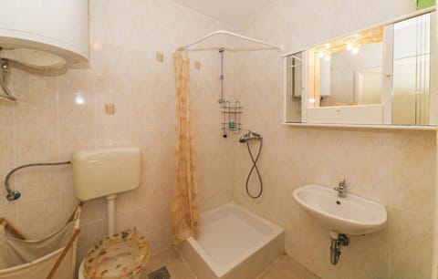 Apartment DIANA - Great Location, Cosy 2 Bedroom, 2 Bathroom apt Apartment in Šibenik-Knin County, Croatia