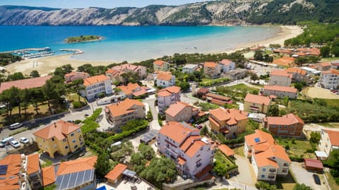 Bird's eye view, Sea view, Location