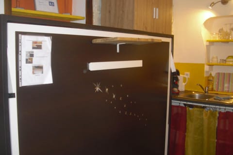 Bed, Kitchen or kitchenette