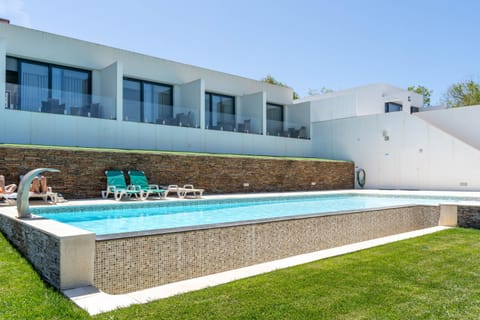 Property building, Day, Swimming pool, sunbed