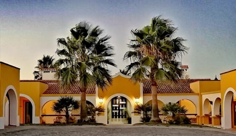 Facade/entrance