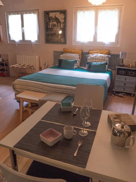 Bed, Photo of the whole room
