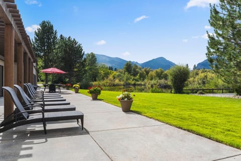 Patio, Mountain view