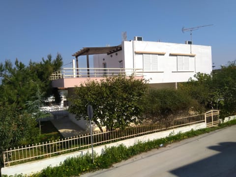 Property building, Facade/entrance, Off site, Day, Bird's eye view, View (from property/room), On site, City view, Garden view, Landmark view, Mountain view, Pool view, Sea view, Street view, Location