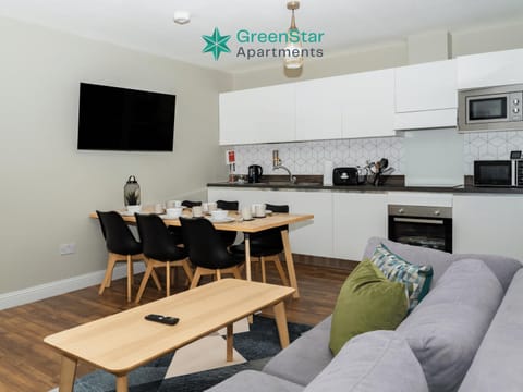 GreenStar Apartments Dundee - Short Walk Away Into Dundee City Centre - CLICK FOR OPTIONS - 6 PROPERTIES AVAILABLE FROM 1 TO 3 BEDROOMS ALL IN SAME BUILDING IDEAL FOR GROUP STAYS Apartment in Dundee