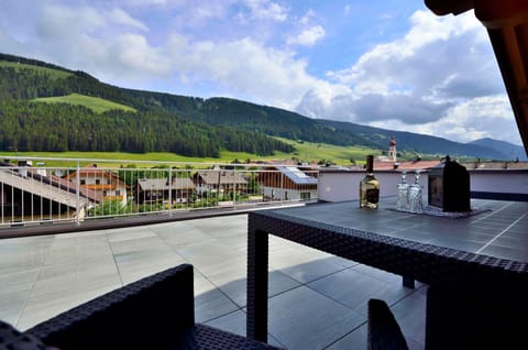 Balcony/Terrace, Mountain view