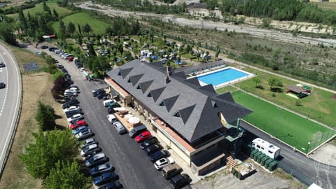 Property building, Facade/entrance, Bird's eye view, Garden, Area and facilities, Swimming pool